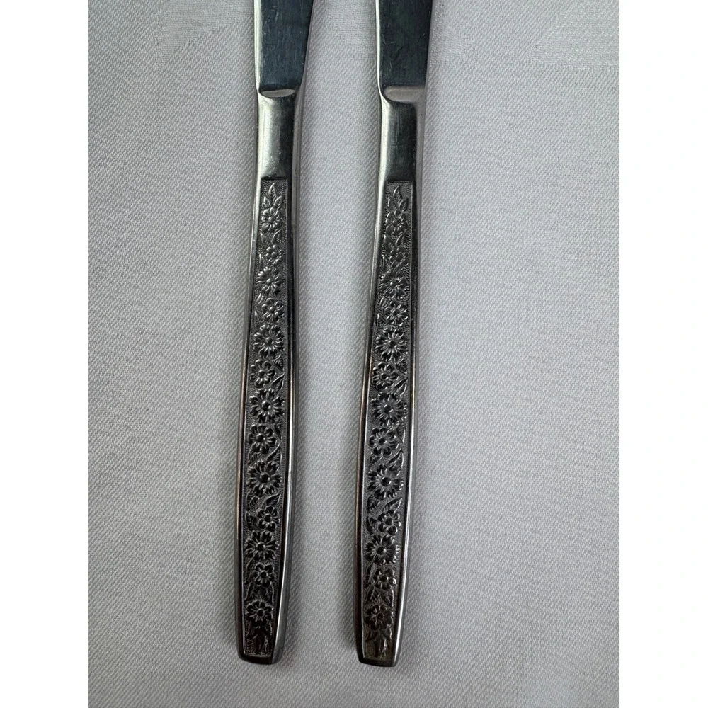 Vintage Stainless Korea Daisy Floral Pattern Serrated Dinner Knives Set of 2